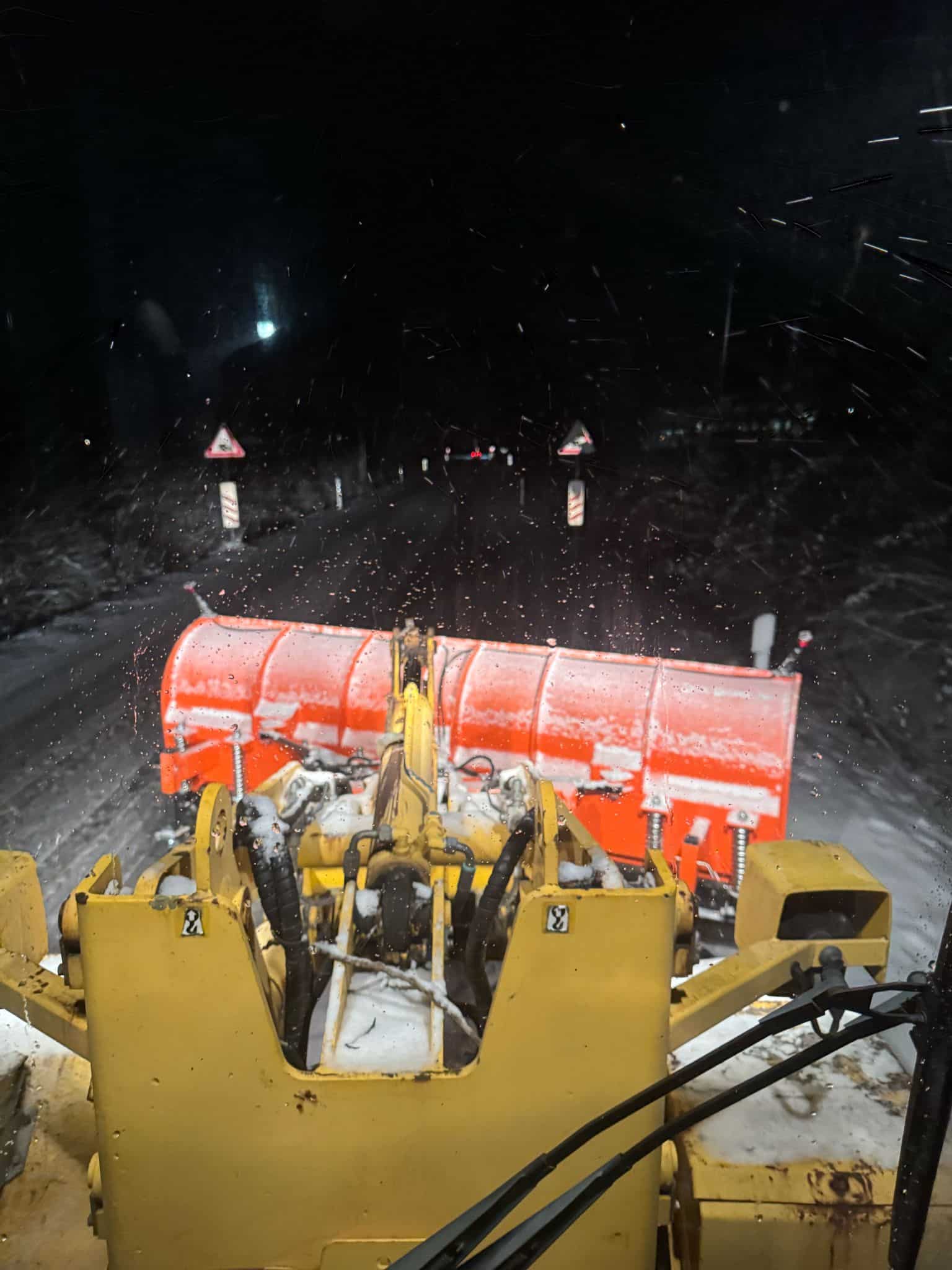 winterdienst nacht einsatz hebebuehne