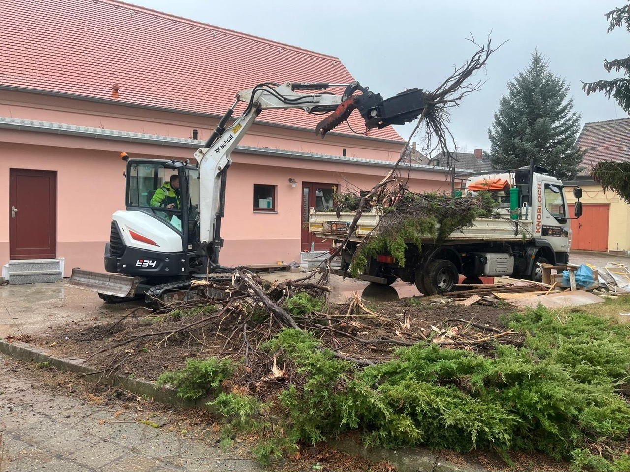 zufahrt baggerarbeiten grimma